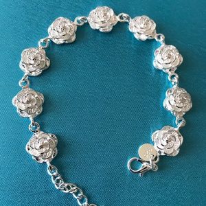 New Silver Plated Bracelet with Elegant Flower Design